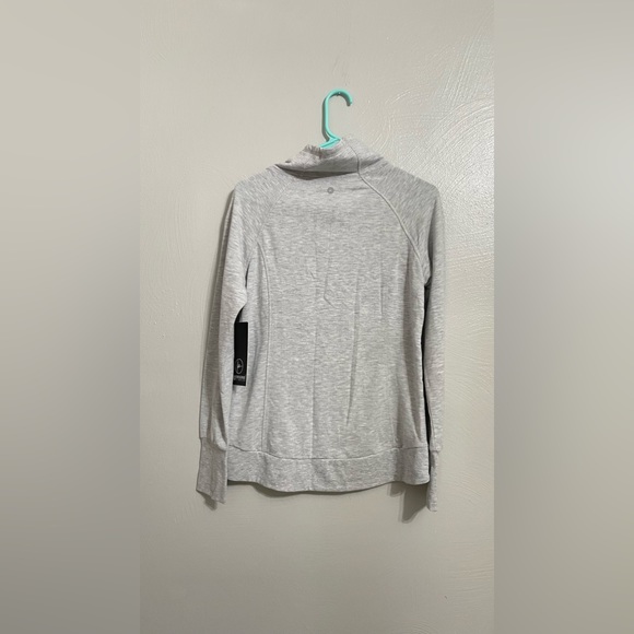 90 Degree by Reflex Crewneck - Picture 3 of 4